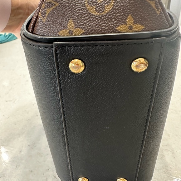 Authentic Retired Louis Vuitton Kimono PM - Picture 5 of 16